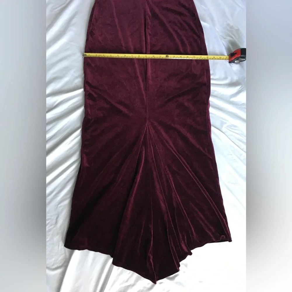 90’s EUC elegant burgundy velvet gown with high front slit. Stretchy. - Picture 3 of 14